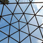 Pension du Chat Perché - Photo du dôme vu de l'intérieur avec ses 190 triangles