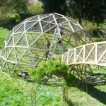 Pension du Chat Perché - Photo de l'article du blog "Le dôme dans le jardin : un chantier avant-gardiste"